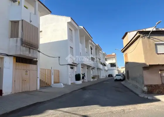 Piso en venta en Daimiel - Daimiel, 59.900 €, 90 m2, ref. 667220
