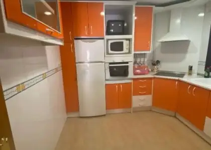 Piso en venta en Herencia, Avenida De Alcázar, de 100 m2 con 2 dormitorios, baño, plaza de garaje y balcón por 120.000 €, Ref. 0436 en Herencia