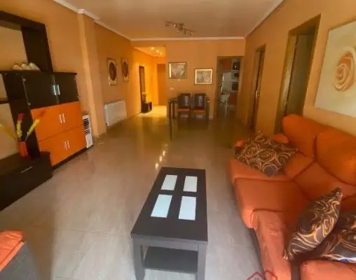 Piso en venta en Herencia, Avenida De Alcázar, de 100 m2 con 2 dormitorios, baño, plaza de garaje y balcón por 120.000 €, Ref. 0436
