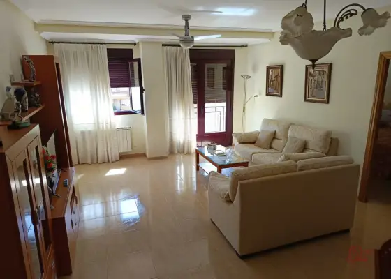 Piso en venta en Herencia, de 100 m2 con 2 dormitorios, baño y plaza de garaje por 115.000 €, Ref. 0209