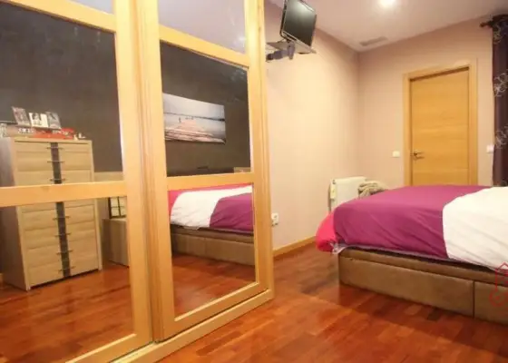 Piso en venta en Herencia, de 140 m2 con 4 dormitorios, 3 baños, plaza de garaje, trastero y 2 terrazas por 129.000 €, Ref. 0082