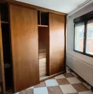 Piso en venta en Manzanares, Plaza San Antón, de 116 m2 con 4 dormitorios, 2 baños, plaza de garaje, trastero y balcón por 83.200 €, Ref. 0423 en Manzanares