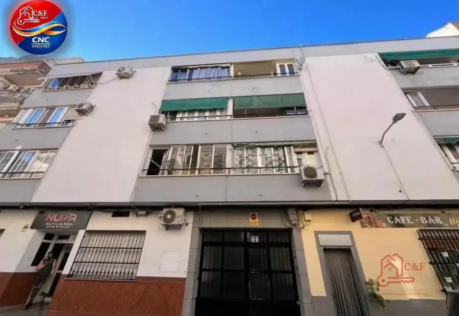 Piso en venta en Tomelloso, Calle Campo, de 106 m2 con 3 dormitorios y 2 baños por 60.000 €, Ref. 0415 en Tomelloso