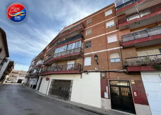 Piso en venta en Tomelloso, Calle San Anton, de 88 m2 con 3 dormitorios, baño y terraza por 36.500 €, Ref. 0428