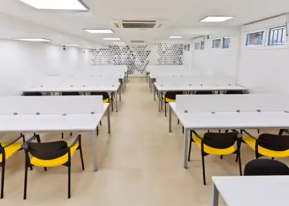 Se alquila habitación en piso compartido de 1 habitación en Ensanche-Zabalgunea, solo estudiantes en Pamplona