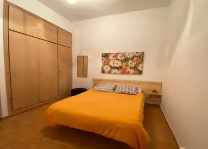 Se alquila habitación en piso compartido de 3 habitaciones en Centro Histórico, todos los gastos incluidos. en Málaga