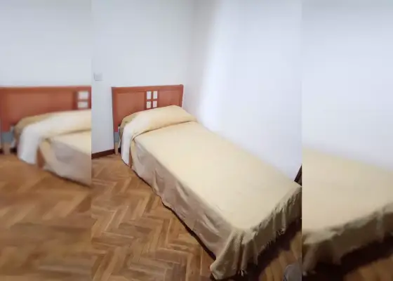 Se alquila habitación en piso compartido de 3 habitaciones en Rosas en Madrid