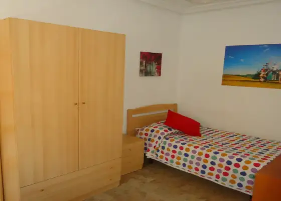 Se alquila habitación en piso compartido de 4 habitaciones en Cercadilla-Medina Azahara. en Córdoba