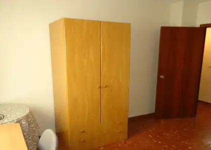 Se alquila habitación en piso compartido de 4 habitaciones en Ciudad Jardín, Córdoba. en Córdoba