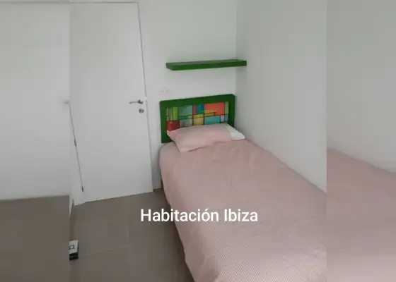 Se alquila habitación en piso compartido de 4 habitaciones en Delicias-Canterac. en Valladolid