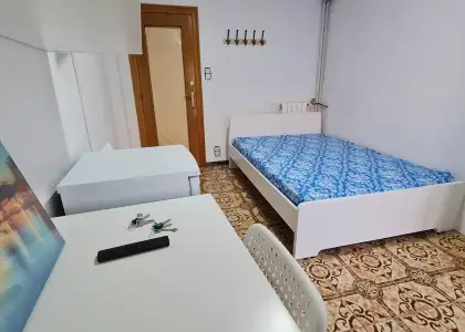 Se alquila habitación en piso compartido de 4 habitaciones en Zaragoza, solo estudiantes en Zaragoza