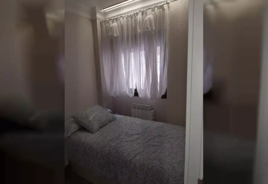 Se alquila habitación en piso compartido de 4 habitaciones en Zaragoza, solo chicas en Zaragoza