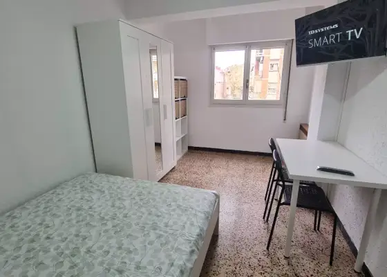 Se alquila habitación en piso compartido de 4 habitaciones en Zaragoza, solo estudiantes