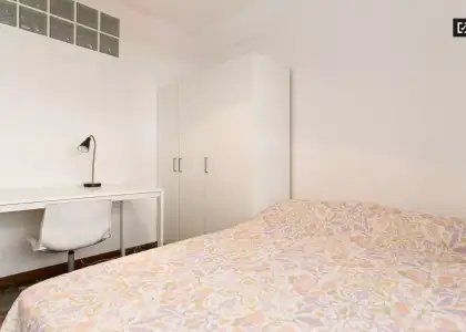 Se alquila habitación en piso compartido de 5 habitaciones en Camino de Ronda, profesionales y estudiantes bienvenidos en Granada