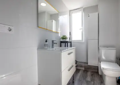 Se alquila habitación en piso compartido de 5 habitaciones en L'Illa Perduda. en Valencia