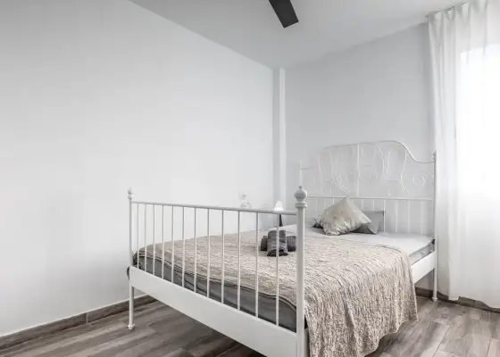 Se alquila habitación en piso compartido de 5 habitaciones en L'Illa Perduda. en Valencia