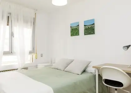 Se alquila habitación en piso compartido de 5 habitaciones en Zaragoza, todos los gastos incluidos. en Zaragoza