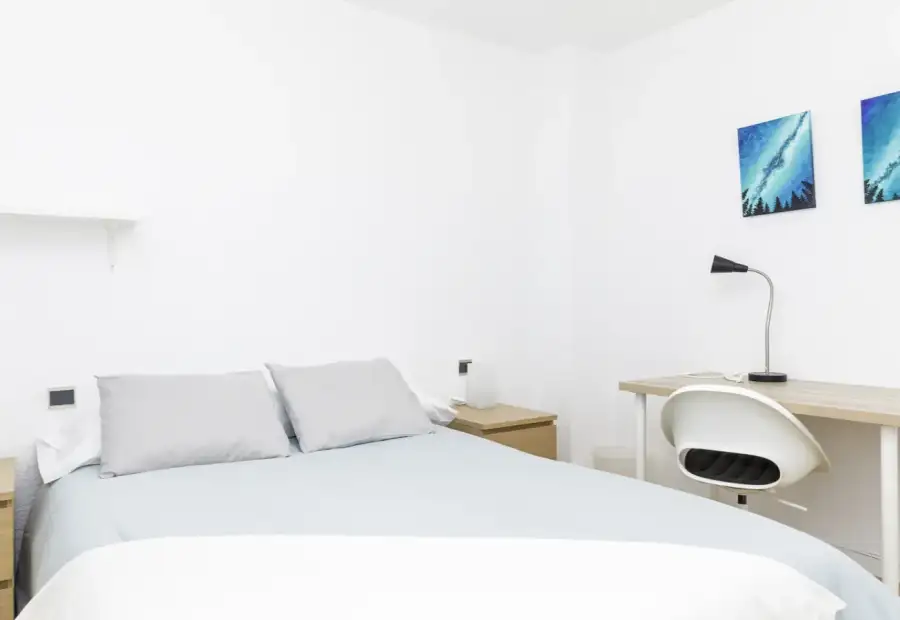 Se alquila habitación en piso compartido de 5 habitaciones en Zaragoza, todos los gastos incluidos. en Zaragoza