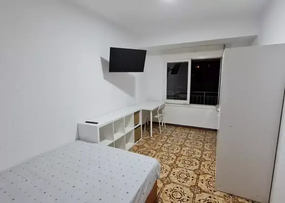 Se alquila habitación en piso compartido de 5 habitaciones en Zaragoza, solo estudiantes