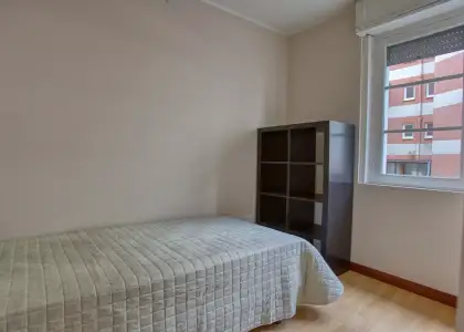 Se alquila habitación en piso de 10 habitaciones en Oviedo en Oviedo