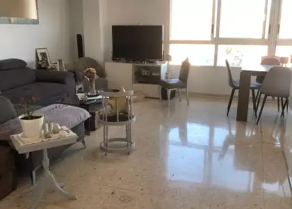Se alquila habitación en piso de 3 dormitorios en alquiler en Alicante en Alicante (Alacant)