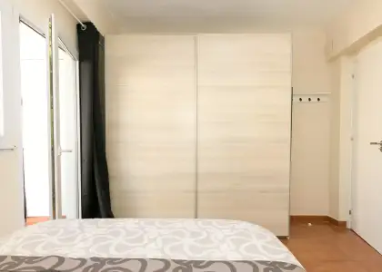 Se alquila habitación en piso de 4 habitaciones en Granada en Granada