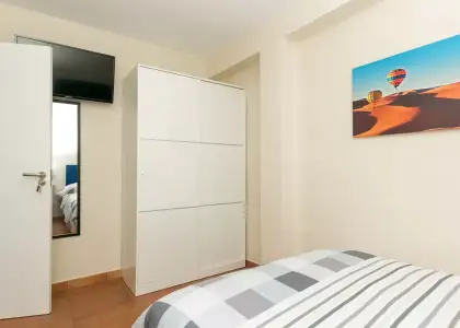 Se alquila habitación en piso de 4 habitaciones en Granada en Granada