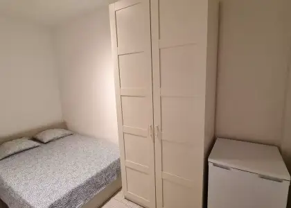 Se alquila habitación en piso de 4 habitaciones en Zaragoza en Zaragoza