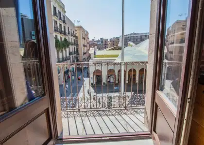 Se alquila habitación en piso de 5 habitaciones en Barcelona en Barcelona