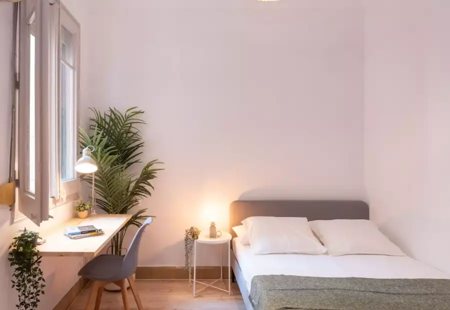 Se alquila habitación en piso de 6 habitaciones en Barcelona en Barcelona