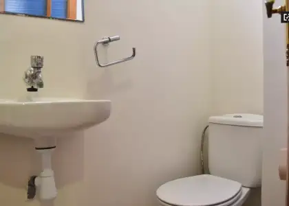 Se alquila habitación en piso de 8 habitaciones en Valencia en Valencia