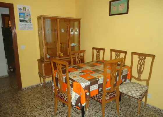 Se alquila piso centrico de 5 dormitorios en Manzanares