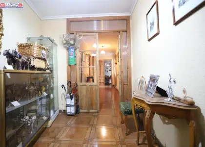 SE VENDE CASA EN PLENO CENTRO DE ALCÁZAR CON 240 m2 DE PARCELA Y FACHADA A DOS CALLES en Alcázar de San Juan