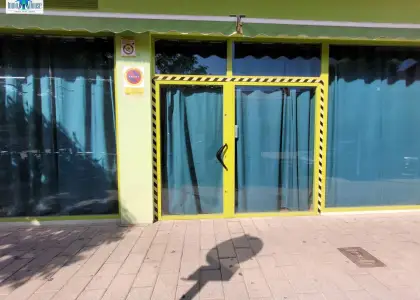 Se vende local comercial ( zona carrefour ) en Albacete