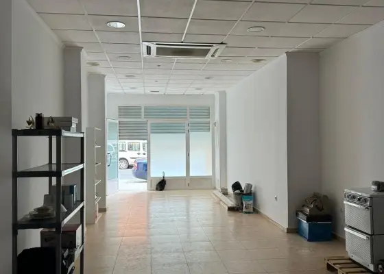 Se vende local ( zona industria ) en Albacete