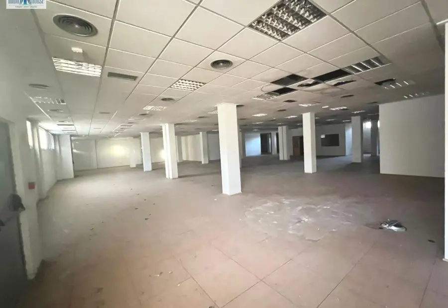 Se vende o alquila local comercial zona imaginalia en Albacete