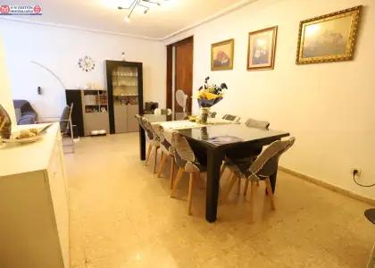Se vende piso amplio de 4 dormitorios junto a Avda de Quero, próximo al hospital. Segunda planta sin ascensor en Alcázar de San Juan