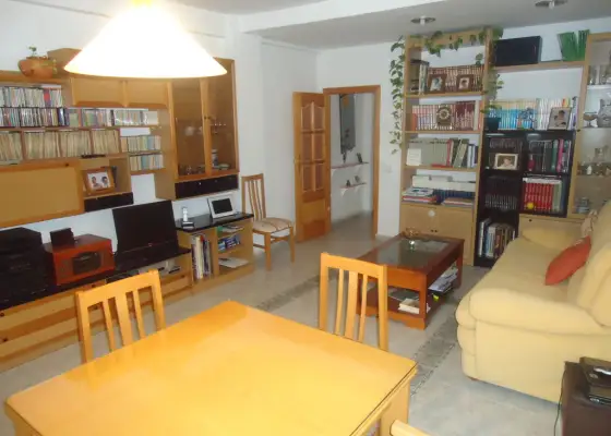 Se vende piso de tres dormitorios en zona centro con garaje en Manzanares