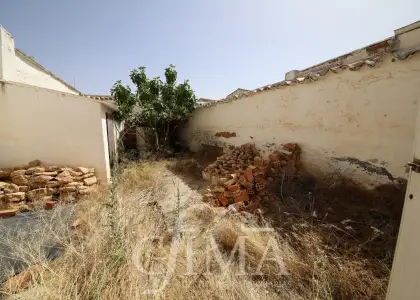 Terreno urbano de 190 m² con proyecto de arquitecto en zona Embajadores en Tomelloso