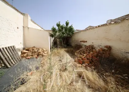 Terreno urbano de 190 m² con proyecto de arquitecto en zona Embajadores en Tomelloso