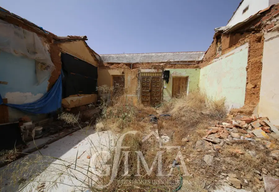 Terreno urbano de 190 m² con proyecto de arquitecto en zona Embajadores en Tomelloso