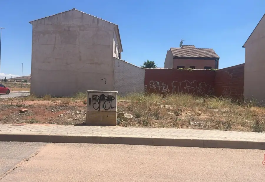 Terreno urbano en venta en Alcázar De San Juan, El Provenir, de 149 m2 por 73.000 €, Ref. 0393 en Alcázar de San Juan
