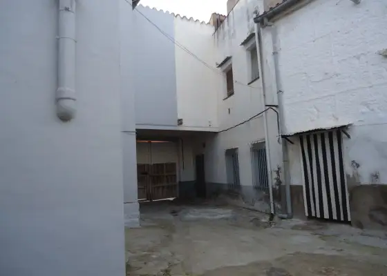 Venta de casa en zona Paseo del Rio en Manzanares