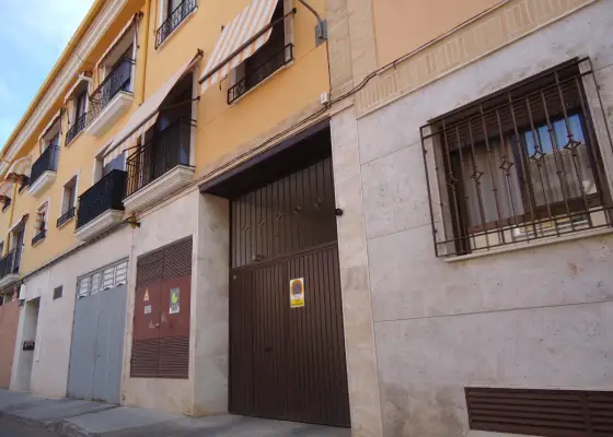 Venta de cochera en zona hospital en Manzanares