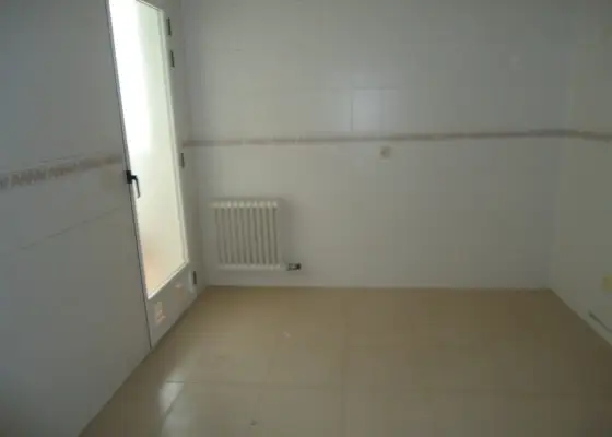 Venta de piso de tres dormitorios en zona residencial y Plaza de Garaje en Manzanares
