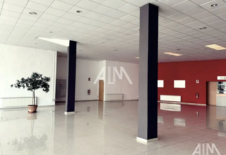 Venta Local Comercial Colegio Altagracia, Manzanares en Manzanares