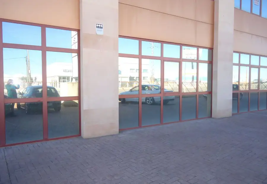 Venta Local Comercial PolÃ­gono, Manzanares en Manzanares
