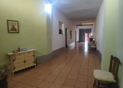 Vivienda junto al torreón con amplio garaje y patio de más de 140 metros (ampliable a 300) en Alcázar de San Juan